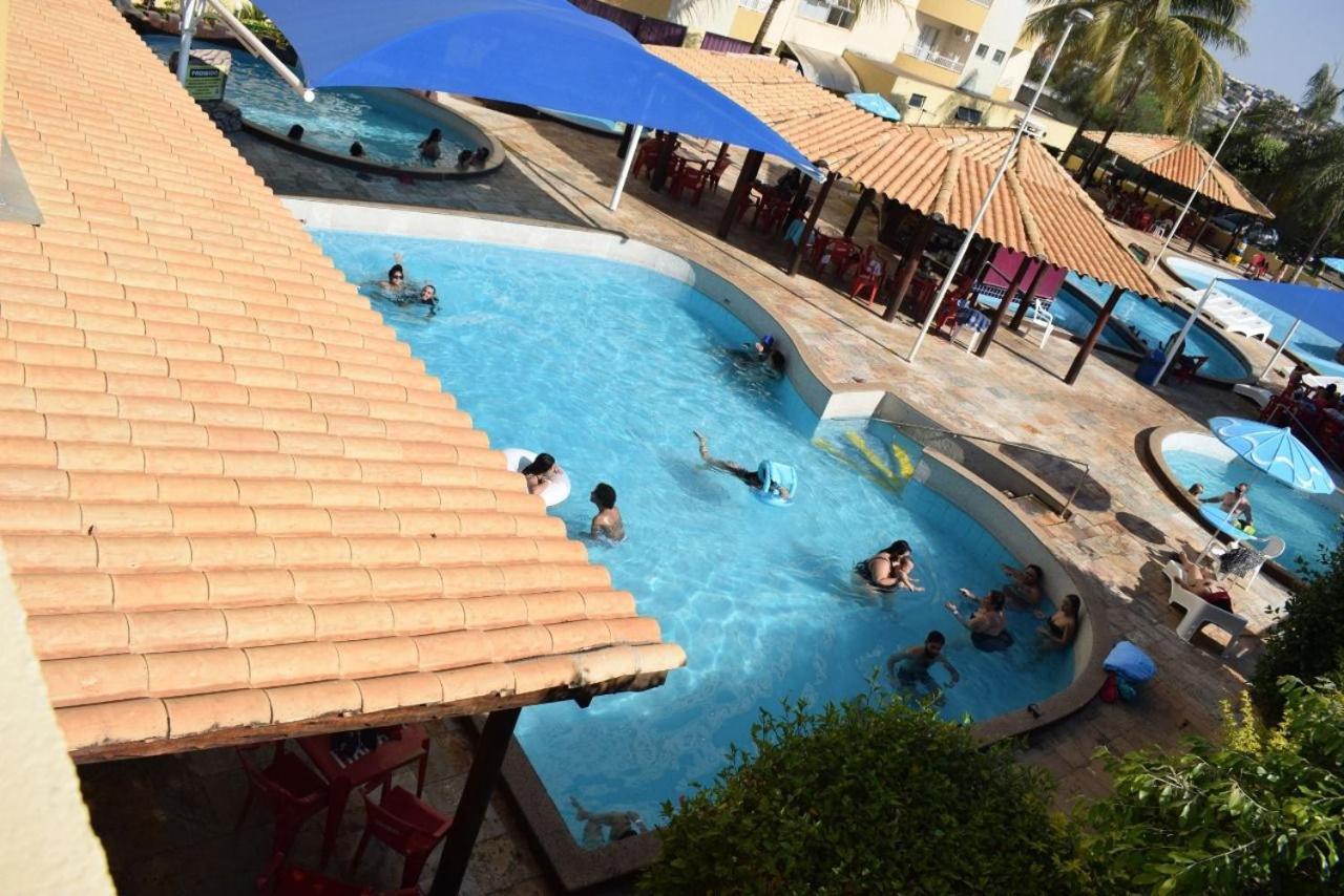 Flat Para Temporada Perto Singapura Shopping Com 7 Piscinas, Bar Molhado, Restaurante - A 3 Min Centro De Caldas Novas! Buitenkant foto